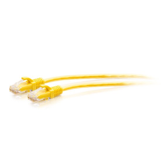 C2G Câble de raccordement Ethernet fin Cat6a non blindé (UTP) avec protection anti-accrochage de 2,1 m - Jaune