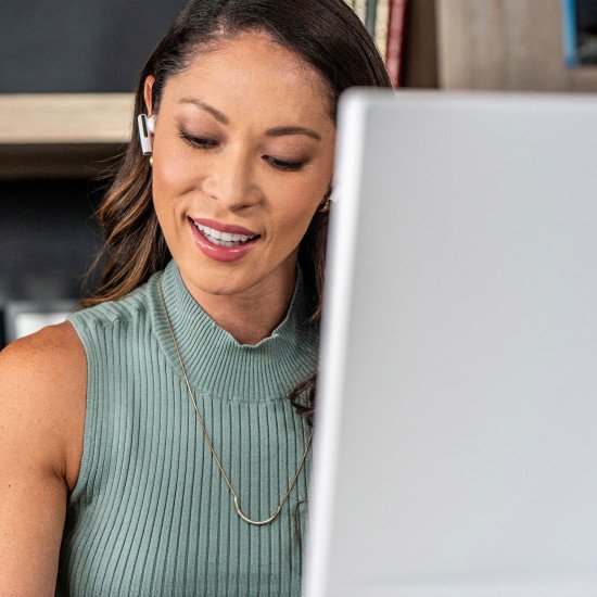 POLY Écouteurs sable blanc Voyager Free 60 + UC M + adaptateur USB-C BT700 + étui de charge avec écran tactile